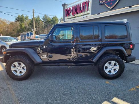 Used 2018 Jeep Wrangler Unlimited Sport S AWD/4WD image 8