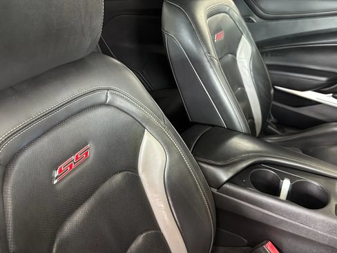 Used 2019 Chevrolet Camaro SS RWD image 10