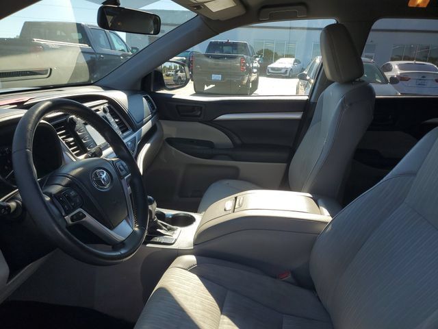 Used 2014 Toyota Highlander Plus AWD/4WD image 11