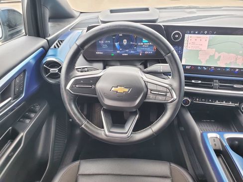Used 2025 Chevrolet Equinox EV LT w/ Convenience Package II FWD image 13