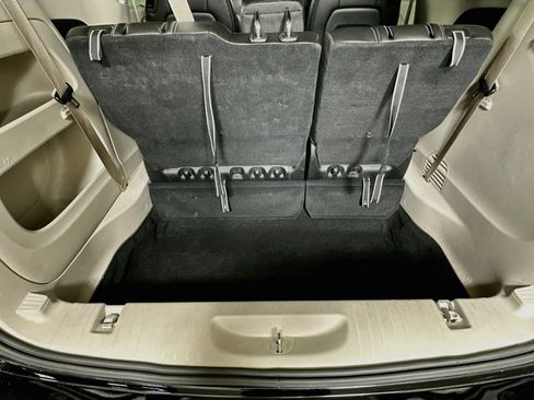 Used 2024 Chrysler Pacifica Touring-L FWD image 28