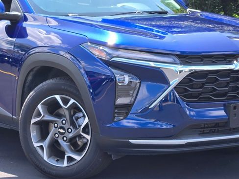 Used 2024 Chevrolet Trax LT w/ Driver Confidence Package FWD image 4