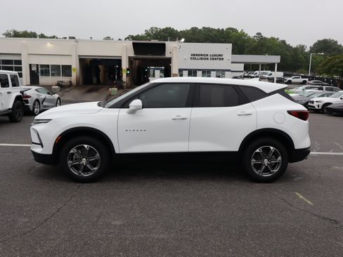 Used 2025 Chevrolet Blazer LT FWD image 7