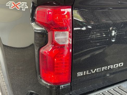 Used 2024 Chevrolet Silverado 2500 LT w/ Convenience Package image 35