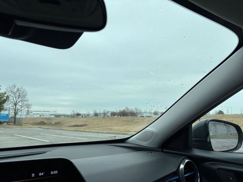 Used 2025 Chevrolet Trax LT image 33