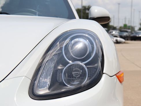 Used 2016 Porsche Boxster S image 6