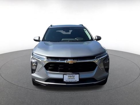 Used 2025 Chevrolet Trax LT w/ LT Convenience Package FWD image 4