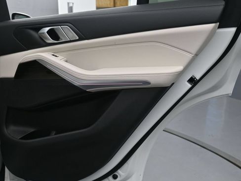 Used 2019 BMW X5 xDrive40i w/ Premium Package 2 AWD/4WD image 25