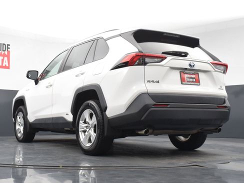 Used 2021 Toyota RAV4 LE AWD/4WD image 26