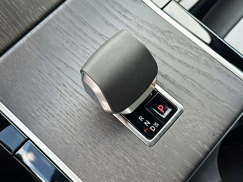 New 2026 Land Rover Range Rover Velar Dynamic SE image 28