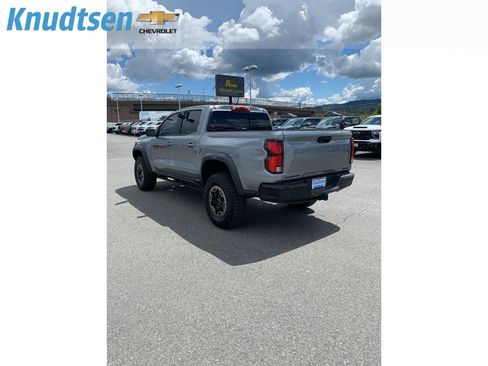 Used 2024 Chevrolet Colorado ZR2 w/ Technology Package AWD/4WD image 5