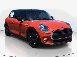 Used 2019 MINI Cooper 2-Door Hardtop FWD video 3