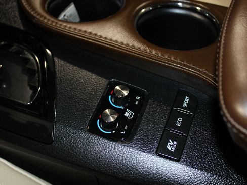 Used 2015 Toyota Avalon Limited FWD image 37