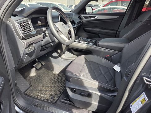 Used 2025 Volkswagen Atlas Cross Sport SE image 10