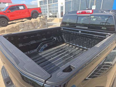 Used 2024 Chevrolet Colorado LT w/ LT Convenience Package RWD image 8