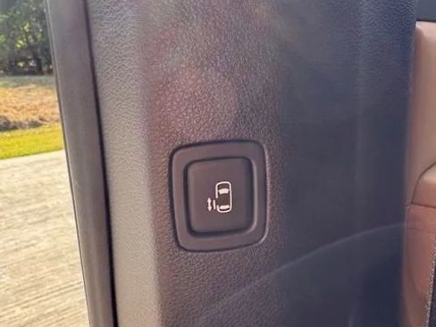 Used 2024 Kia Carnival EX image 27