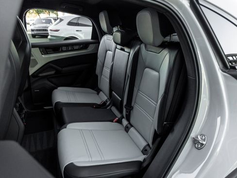 Certified 2026 Porsche Cayenne Coupe AWD/4WD image 35
