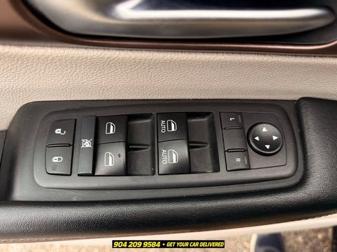 Used 2019 Chrysler Pacifica Touring-L FWD image 16