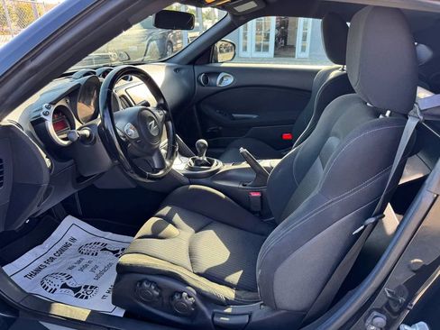 Used 2013 Nissan 370Z Coupe RWD image 16