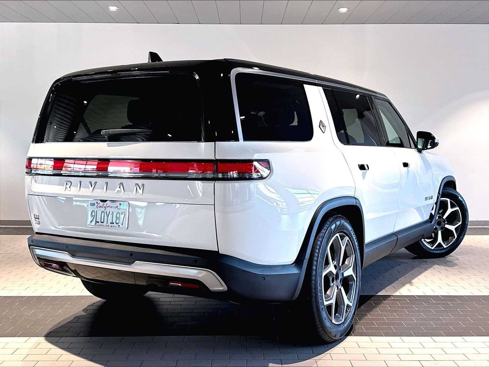 Used 2024 Rivian R1S Adventure Dual AWD/4WD image 11