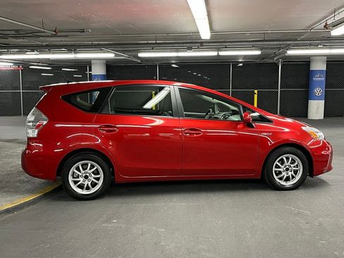 Used 2014 Toyota Prius V Five image 34