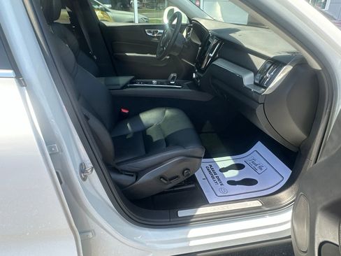 Used 2023 Volvo XC60 B5 Core w/ Climate Package AWD/4WD image 7