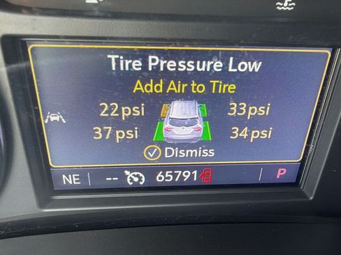 Used 2024 Buick Enclave Essence w/ Sport Touring Edition FWD image 23