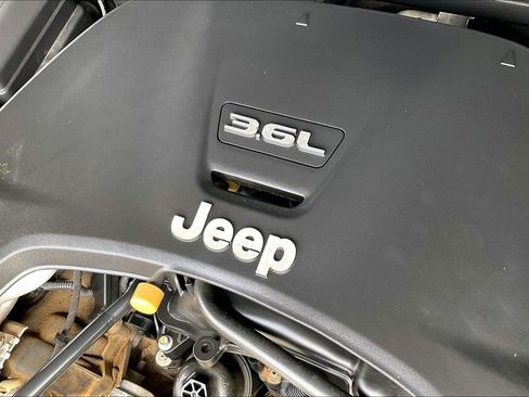 Used 2019 Jeep Wrangler Sport AWD/4WD image 40