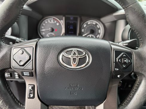 Used 2016 Toyota Tacoma TRD Sport w/ Premium & Technology Package AWD/4WD image 31