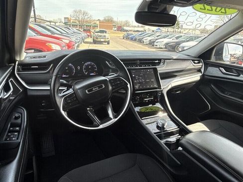 Used 2022 Jeep Grand Cherokee Laredo w/ Luxury Tech Group I image 25