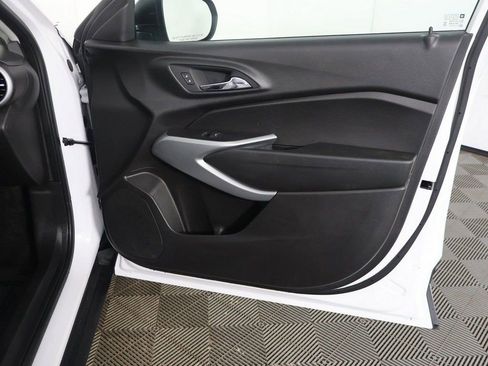 Used 2025 Chevrolet Trax LS image 21
