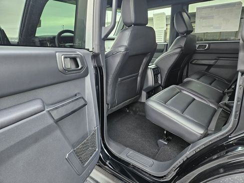 New 2025 Ford Bronco Outer Banks w/ Sasquatch Package image 19