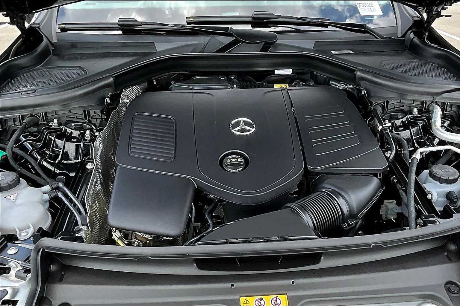 Used 2025 Mercedes-Benz GLC 350e 4MATIC image 16