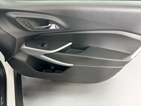 Used 2025 Chevrolet Trax LS image 30