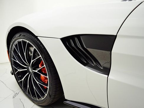 Used 2023 Aston Martin V8 Vantage Roadster RWD image 22