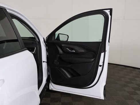 Used 2024 GMC Terrain SLE image 17