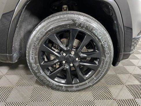 Used 2019 Jeep Grand Cherokee Altitude AWD/4WD image 9