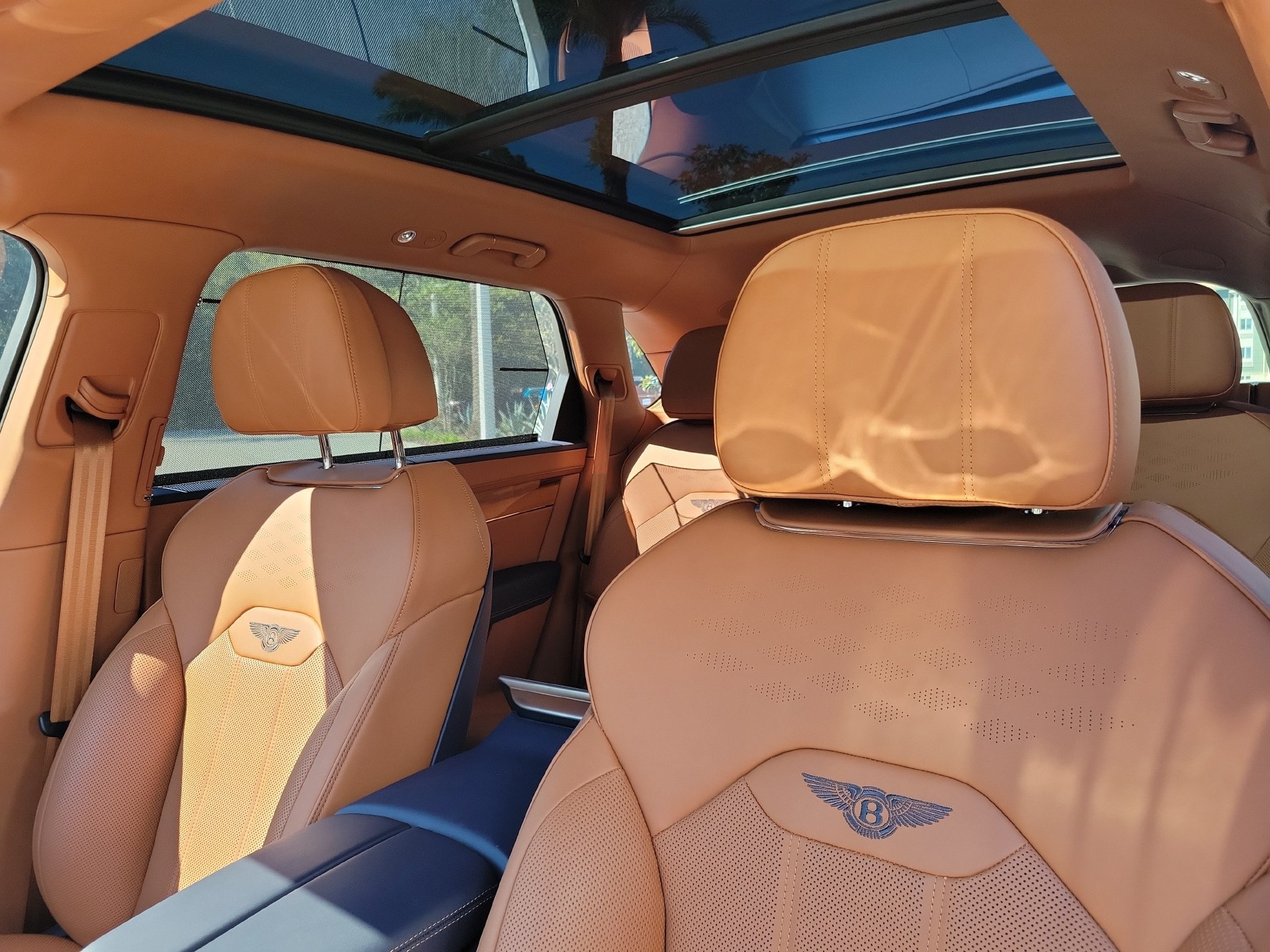 Certified 2025 Bentley Bentayga Extended Wheelbase AWD/4WD image 26