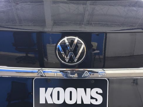 Used 2023 Volkswagen Atlas SE w/ Panoramic Sunroof Package AWD/4WD image 18