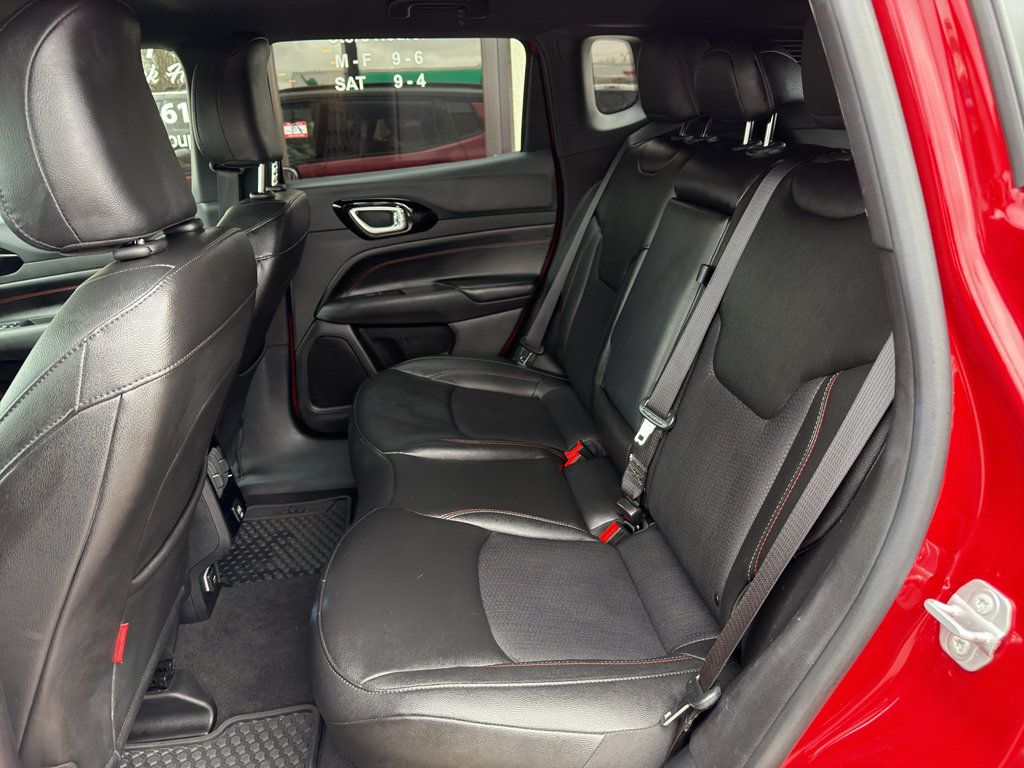 Used 2025 Jeep Compass Trailhawk AWD/4WD image 15