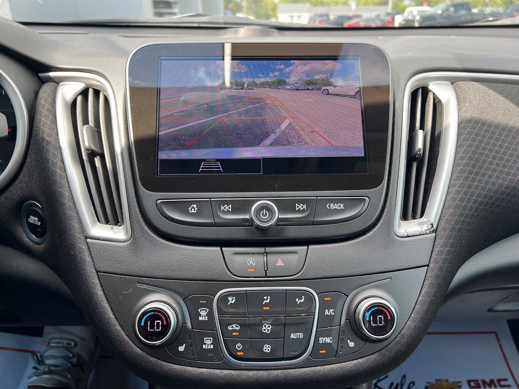 Used 2025 Chevrolet Malibu LT FWD image 16