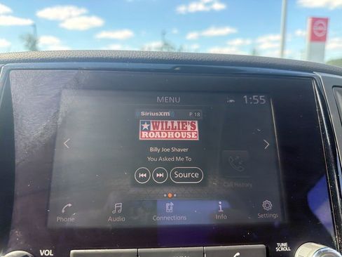 Used 2024 Nissan Titan SV w/ SV Convenience Package image 33