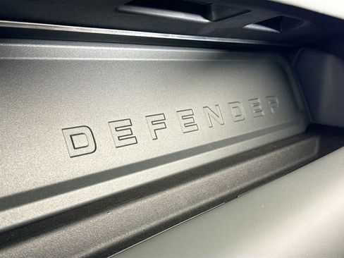 Used 2025 Land Rover Defender 110 X-Dynamic SE AWD/4WD image 22