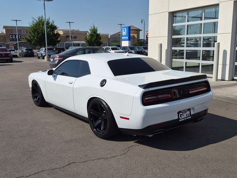 Used 2022 Dodge Challenger R/T Scat Pack w/ Driver Convenience Group RWD image 8
