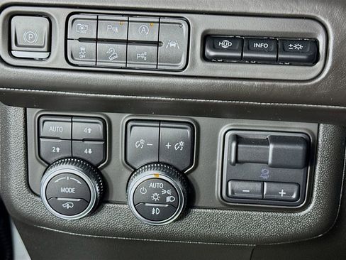 Used 2023 GMC Yukon XL Denali Ultimate image 14