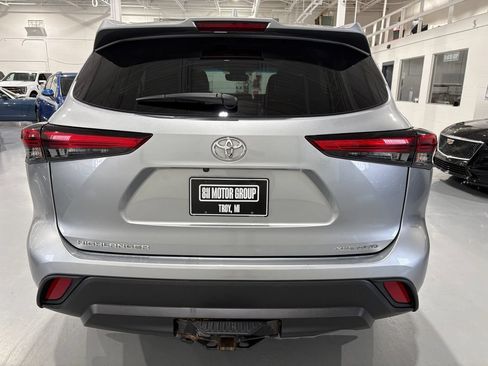 Used 2021 Toyota Highlander XLE AWD/4WD image 6