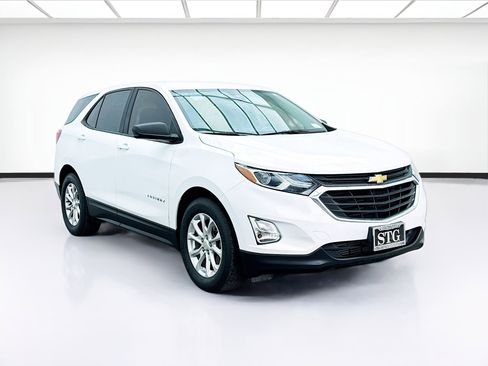 Used 2021 Chevrolet Equinox LS image 3