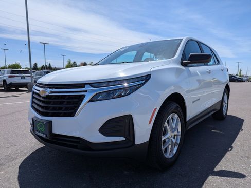 Certified 2022 Chevrolet Equinox LS w/ LPO, Floor Liner Package AWD/4WD image 7