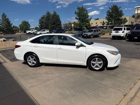 Used 2017 Toyota Camry LE FWD image 5
