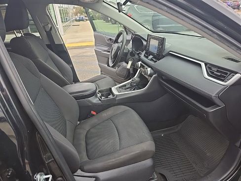 Used 2021 Toyota RAV4 LE image 32